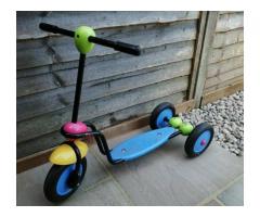 Large childrens Scooter, FREE!
