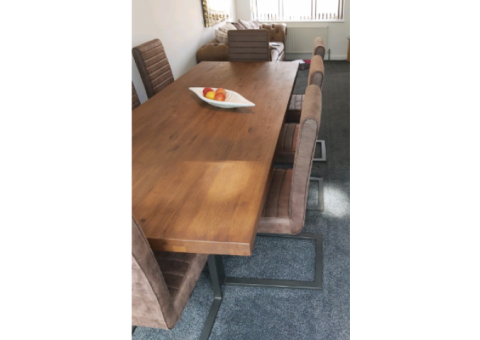 Dining room table & chairs
