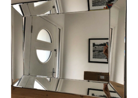 Walk mirror