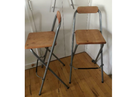2 foldable bar stools