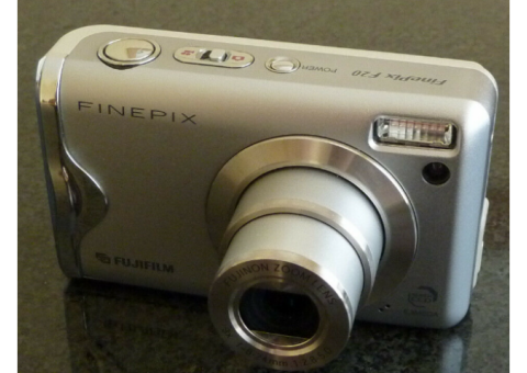 Fuji Finepix F20 6M pixel compact camera with 3x optical zoom.